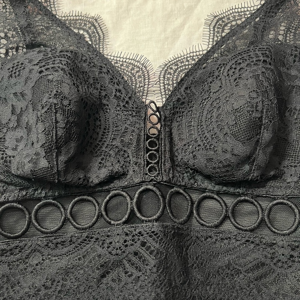 NWOT Bebe Cropped Lace Tank Sz 2 - Picture 3 of 4